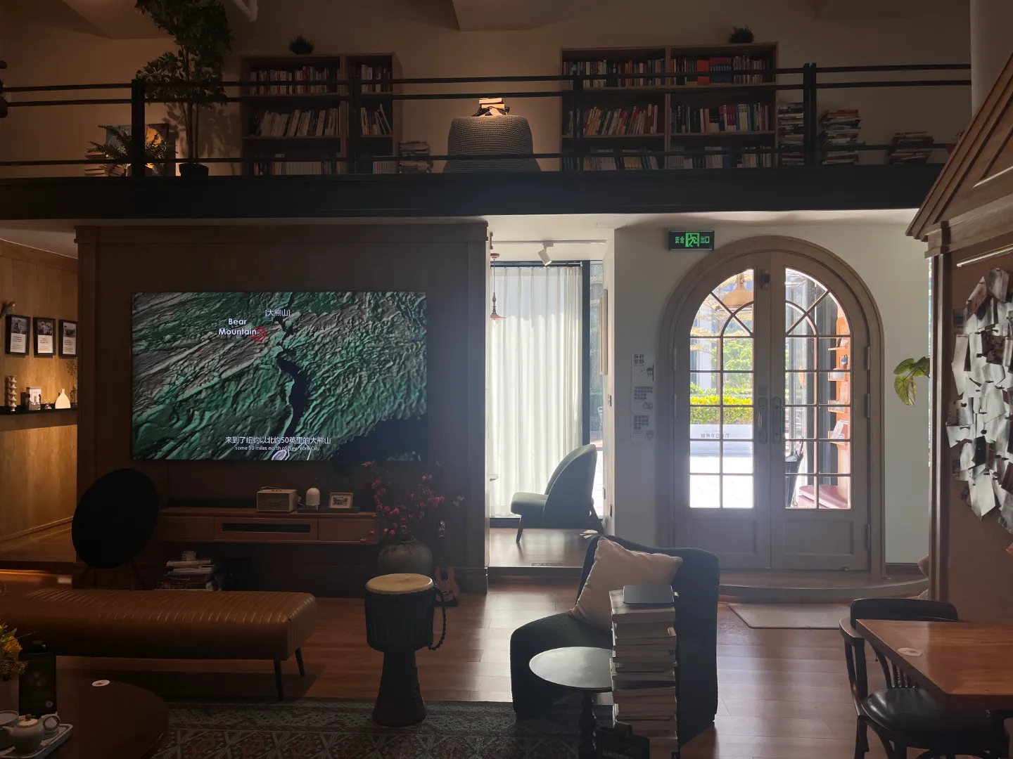 深圳咖啡馆里适合阅读和工作的日常场景
